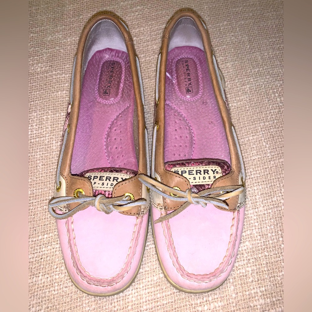 NWOT Sperry Topsider boat shoes.